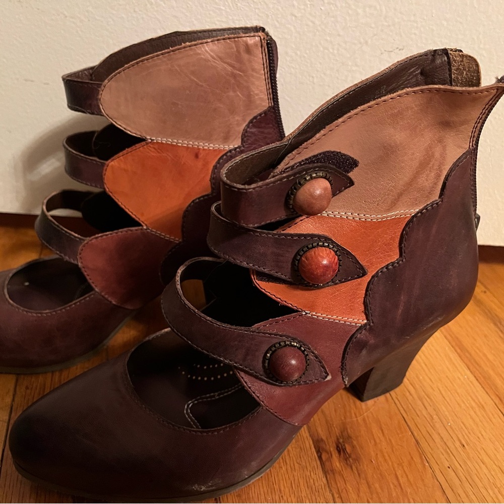 Beautiful 4 toned L’Artiste by Spring Step shoes.